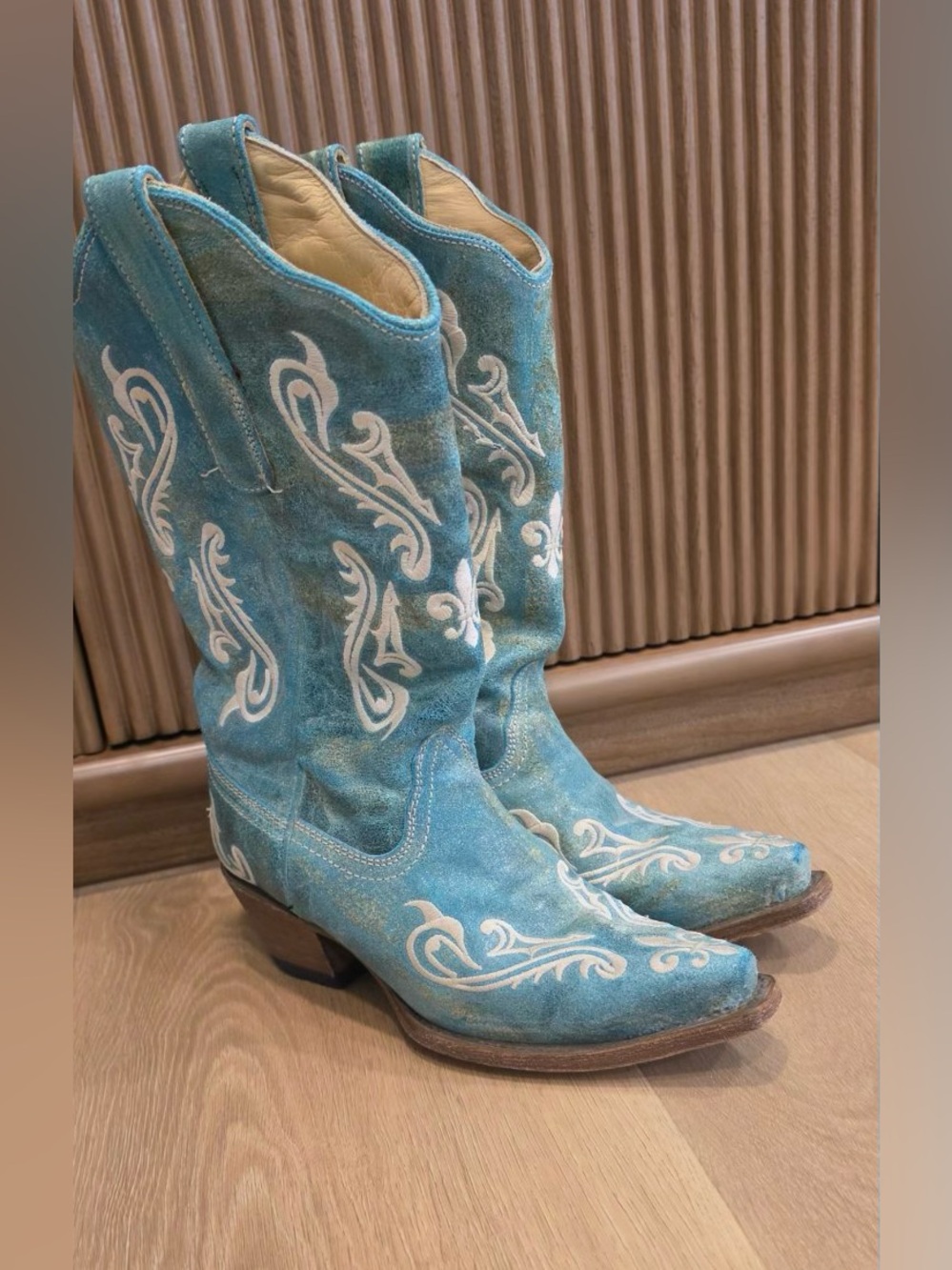 Corral Cortez Turquoise Suede Western Cowboy Boots with White Embroidery size 7